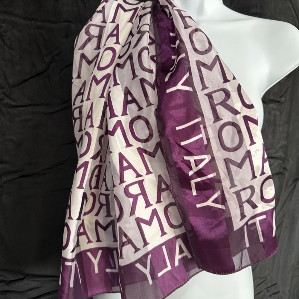 Women’s purple and white Italy scarf, size approximately 36” x 37” - Picture 4 of 4